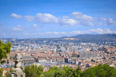 Notre-Dame de la Garde, Fransa 'dan Marsilya şehir manzarası.