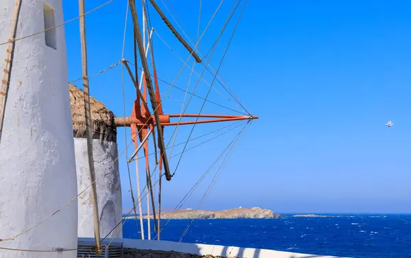 Традиционная Ветряная Мельница Греции Ветряные Мельницы Являются Культовой Особенностью Греческого Стоковая Картинка