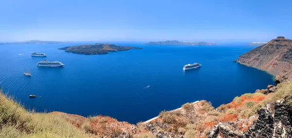 Θέα Στην Καλντέρα Κρουαζιερόπλοια Ελλάδα Φωτογραφία Αρχείου