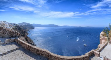 Yunanistan 'ın Santorini Adası' ndaki Oia kentinin manzarası.