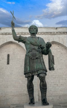 Güney İtalya, Apulia 'da Barletta Heykeli.