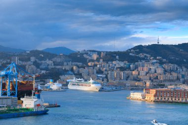 İtalya 'daki Ceneviz şehri: Liman manzarası.