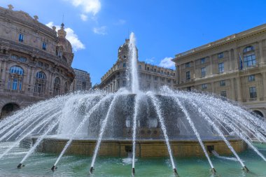 İtalya 'nın Cenova kentindeki De Ferrari Meydanı' na bir bakış.
