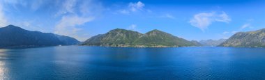 Karadağ'da Kotor körfezinin panoramik manzarası.