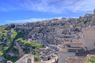 Matera, İtalya 'nın Sassi kentinin manzarası: Murgia Materana Doğa Rezervi ve Mağara Kiliselerine bakış.