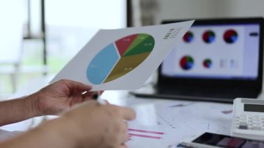 Mali planlama ve veri grafik analizi.