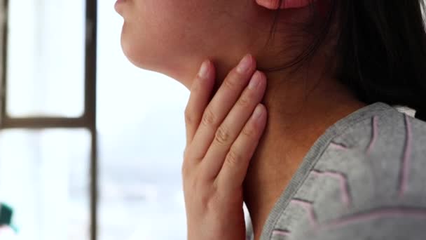 Inflamed Tonsils Cause Sore Throat — Stockvideo