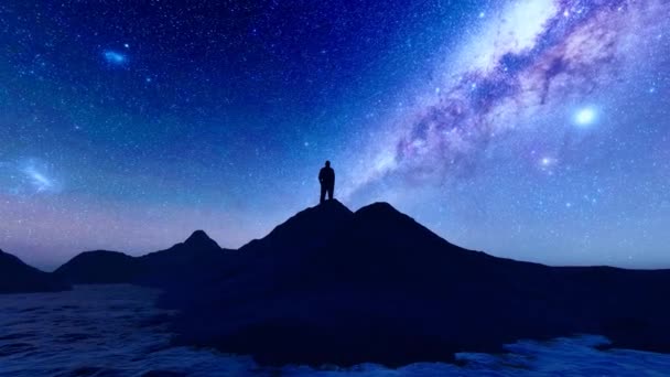 ビジネスマンは星空と夜の宇宙を見上げ — ストック動画