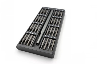 Tornavida ve macnite parçaları beyaz arkaplanda izole edilmiş. Değiştirilebilir tornavida parçaları izole edilmiş beyaz.