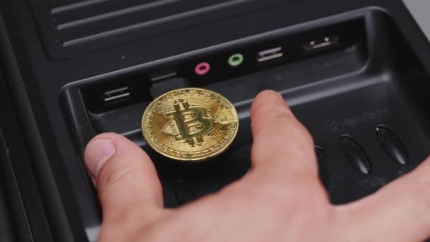 Disconnect Btc Computer Deactivating Bitcoin Coin Blockchain Unplugging Usb Computer — Stock Video