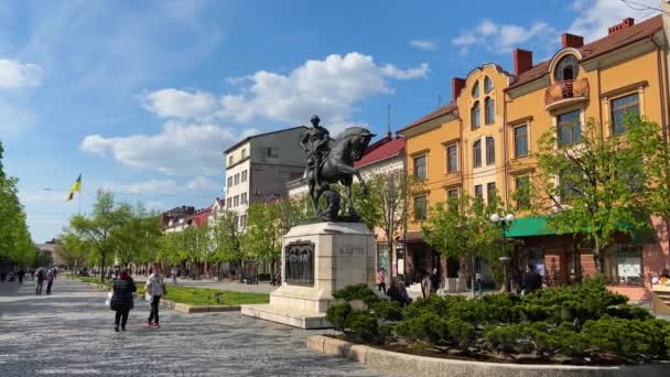 Ukraina Mukaczewo Kwietnia 2023 Rzeźba Patrona Świętego Martina Miejsce Historycznym — Wideo stockowe