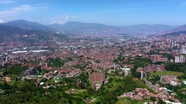 Medellin Şehri Panoramik, Kolombiya hava manzaralı. Yüksek kalite 4k görüntü