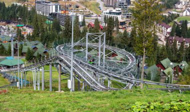 Bukovel Speed Fun 'da tüm hava durumu kızakçıları, dağda birçok virajı olan rodelbahn. Heyecan verici bir iniş, kıvrımlar, dönüşler ve sıçramalar özel bir heyecan yaratır. Yüksek kalite