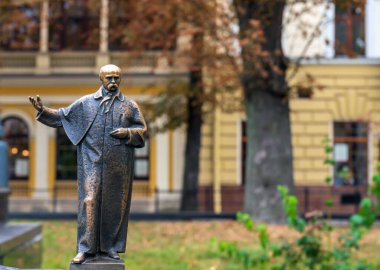 Ukrayna, Lviv - 12.09.2024: Sessiz Konuşmacı: Taras Shevchenko 'nun Ebedi Konuşması. Ebedi Yetki: Heykeller Komuta Varlığı. Yüksek kalite fotoğraf