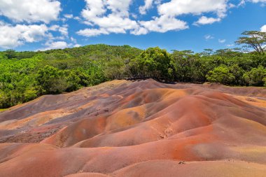 Mauritius, Afrika 'da bulunan ünlü Yedi Renkli Dünya Jeolojik oluşumu. Mauritius Chamarel' deki Çok Renkli Dünya Tepeleri 'nin Manzarası. Yüksek kalite fotoğraf