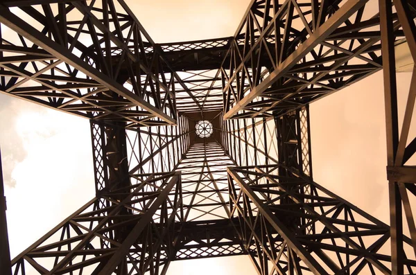 Lilla Paris Replika Eiffeltornet Och Frankrikes Flagga Mot Vacker Himmel — Stockfoto