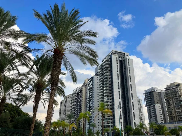 stock image Modern residential area in Israel. Apartment buildings, housing stock, real estate for families. New buildings next to the park, palm trees and greenery