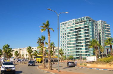 İsrail. Herzliya. Sahildeki modern yerleşim yeri, deniz manzaralı. Modern daireler. Kredi, ipotek, kiralık konut satın almak.