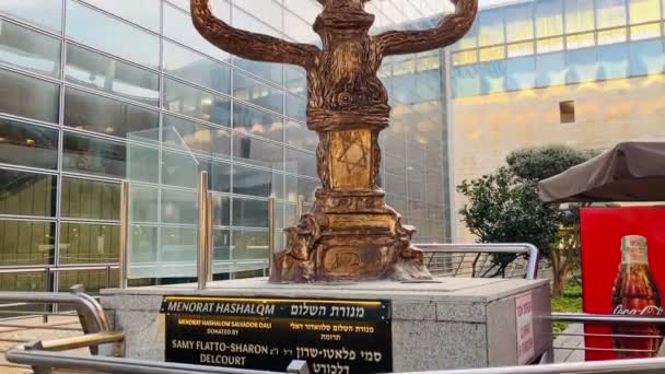 以色列 特拉维夫2022年12月 以色列的气门 本古里安机场大巨怪是这个国家的象征 萨尔瓦多 达利创作的雕塑 世界的巨怪 — 图库视频影像