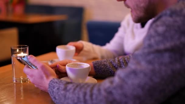 Guy Girl Drink Coffee Bar Guy Scrolls Phone Smartphone Hands — Stock video