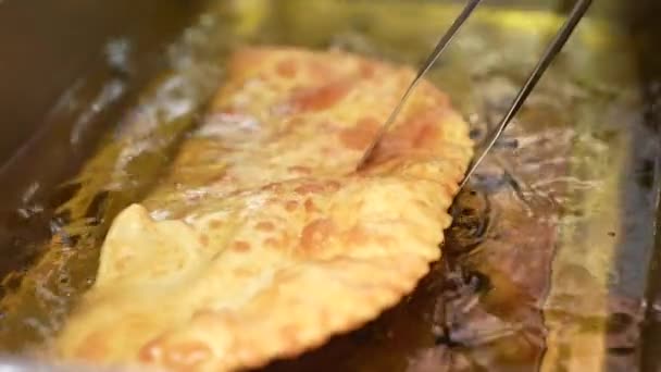 Pasties Cheburek Meat Fried Sunflower Oil Deep Fry Crimean Tatar — Stockvideo