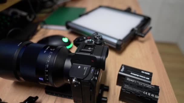 Χώρος Εργασίας Του Βιντεογράφου Έννοια Blogger Influencer Χειριστή Sony Κάμερα — Αρχείο Βίντεο