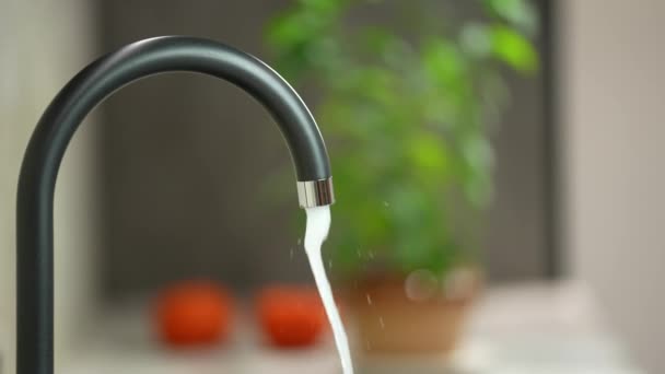 Water Running Faucet Kitchen Jet Water Runs Water Pipe Turning — Stock Video