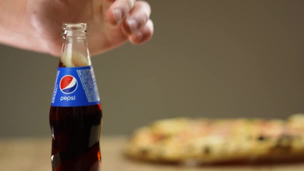 Appetizing Italian Pizza Bottle Pepsi Cola Soda Drink Pepperoni Pizza — Stock Video