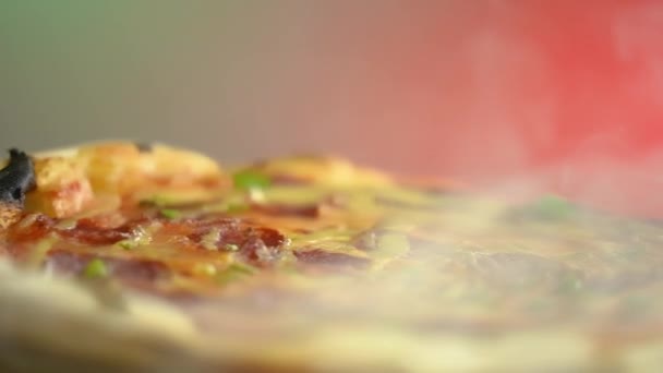 Пицца Дыму Крупный План Горячая Свежая Пицца Пепперони — стоковое видео