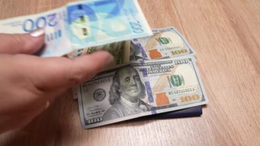 İsrail seyahati kavramı. İsrail pasaportu Darkon, şekeller ve dolar. Yolculuk hazırlıkları, döviz kurları, uçak biletleri..