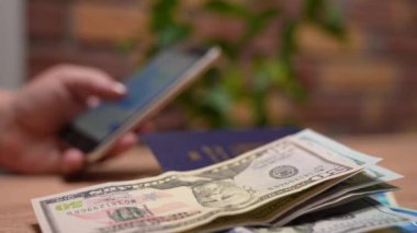 İsrail seyahati kavramı. İsrail pasaportu Darkon, şekeller ve dolar. Yolculuk hazırlıkları, döviz kurları, uçak biletleri..