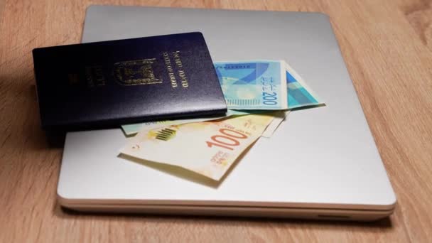 以色列旅行 以色列护照 Darkon Shekels和美元 旅行准备 货币兑换 订机票 — 图库视频影像