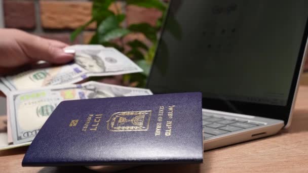 Концепция Израильское Путешествие Израильский Паспорт Тёмный Шекели Доллары Подготовка Поездке — стоковое видео
