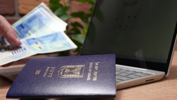 Концепция Израильское Путешествие Израильский Паспорт Тёмный Шекели Доллары Подготовка Поездке — стоковое видео