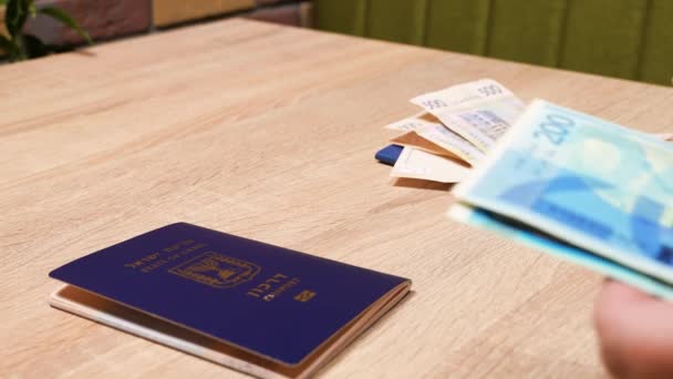 Паспорт Гражданина Израиля Паспорт Гражданина Украины Репатриация Алия Бумажные Купюры — стоковое видео