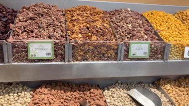 Doğu pazarının zengin çeşitleri. Fıstıklı, fındıklı, fıstıklı, fındıklı, fındıklı. 