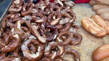 Focaccia, Orta Doğu, Fas ya da Irak ekmeği. Markette fırın, pitas, simit, baget Tel Aviv İsrail 'de