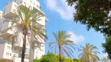 Holon bir tasarım şehri, orijinal modern yerleşim binaları, güzel şehirler. Holon Israel 4 Mayıs 2024