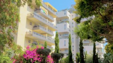 Holon bir tasarım şehri, orijinal modern yerleşim binaları, güzel şehirler. Holon Israel 4 Mayıs 2024