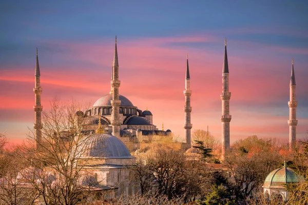 stock image The biggest mosque in Istanbul Turkiye of Sultan Ahmed Ottoman Empire, Blue Mosque Sultanahmet Camii Sultan Ahmed Mosque in old city, Bosporus and Asian side skyline, Istanbul, Turkey