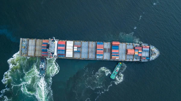 Luchtfoto Containerschip Sleepboot Slepen Scheepvaart Naar Zeehaven Container Schip Lading — Stockfoto