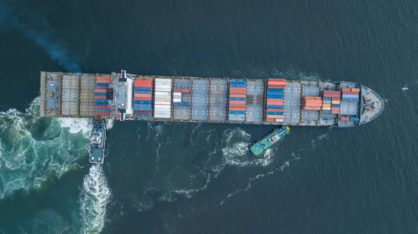Nave Portacontainer Vista Aerea Rimorchiatore Trascinare Trasporto Porto Marittimo Contenitore — Foto Stock