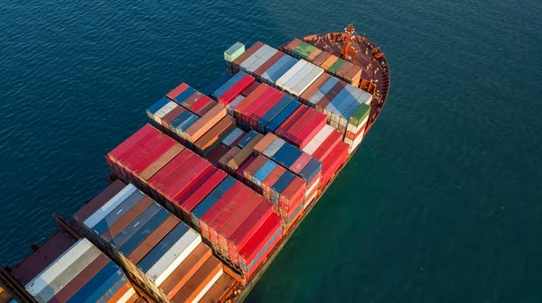 航空ビューコンテナ貨物船 グローバルビジネス業界は コンテナ貨物船で世界中の輸出貿易物流と輸送をインポート 貨物輸送海上 — ストック写真