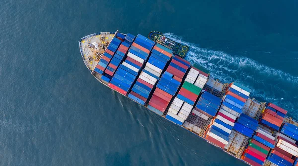 航空トップビューコンテナ船貨物輸送 グローバルビジネスインポートオープン海のコンテナ貨物船による国際物流輸送 貨物船貨物輸送 — ストック写真