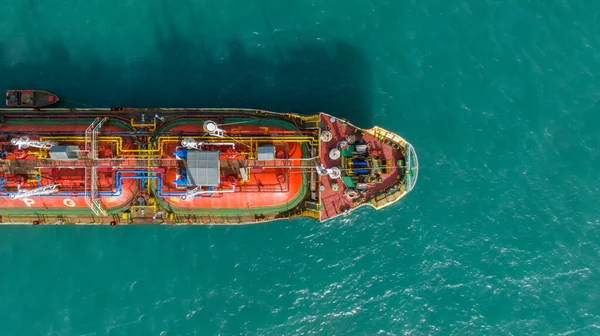 海上輸送用航空トップビュー船タンカーガスLpg 液化石油ガスLpgタンカーのLpgターミナルへの海上輸送ガス負荷用 — ストック写真
