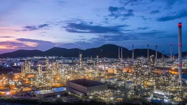 Geceleri Petrol Rafinerisi Arka Planına Sahip Hava Manzaralı Petrol Gaz — Stok fotoğraf