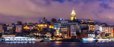 İstanbul, Türkiye 'de Galata Kulesi, Türkiye' de Galata Kulesi, İstanbul, Türkiye 'de Galata Kulesi, Türkiye' de Galata Kulesi ve Türkiye 'de Galata Kulesi ve Türkiye ile Beyoğlu' nun güzel tarihi evleri.