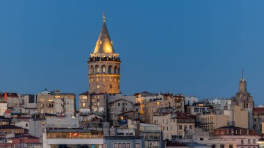 İstanbul 'daki Galata Kulesi, Türkiye' de Galata Kulesi, İstanbul, Türkiye 'de Galata Kulesi ve Türkiye' de Galata Kulesi ve Türkiye 'nin bulunduğu Beyoğlu' nun güzel tarihi evleri.