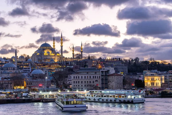 stock image Suleymaniye mosque in Sultanahmet district old town of Istanbul, Turkey, Sunset in Istanbul, Turkey with Suleymaniye Mosque, Beautiful sunny view of Istanbul with old mosque in Istanbul, Turkiye.