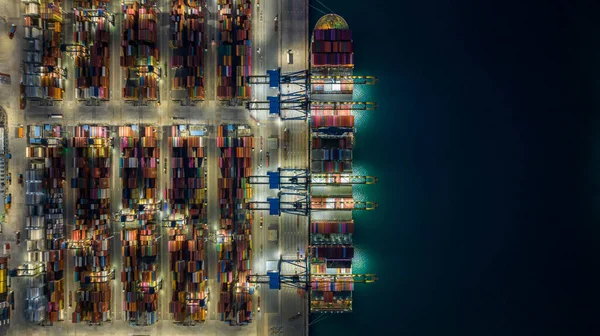 Luftbild Containerfrachtschiff Containerfrachtterminal Seehafen Containerfrachtschiff Seefrachtschifffahrt Globales Geschäft Logistik Import lizenzfreie Stockbilder